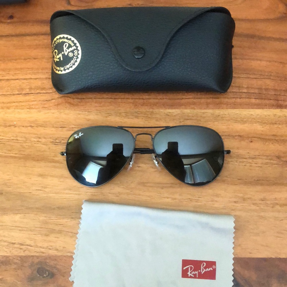 Women black aviators rayban